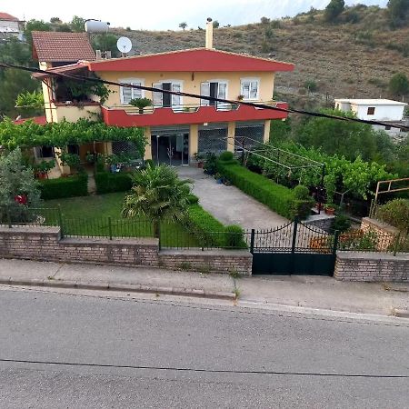 Manthoguesthouse Gjirokaster Exterior photo