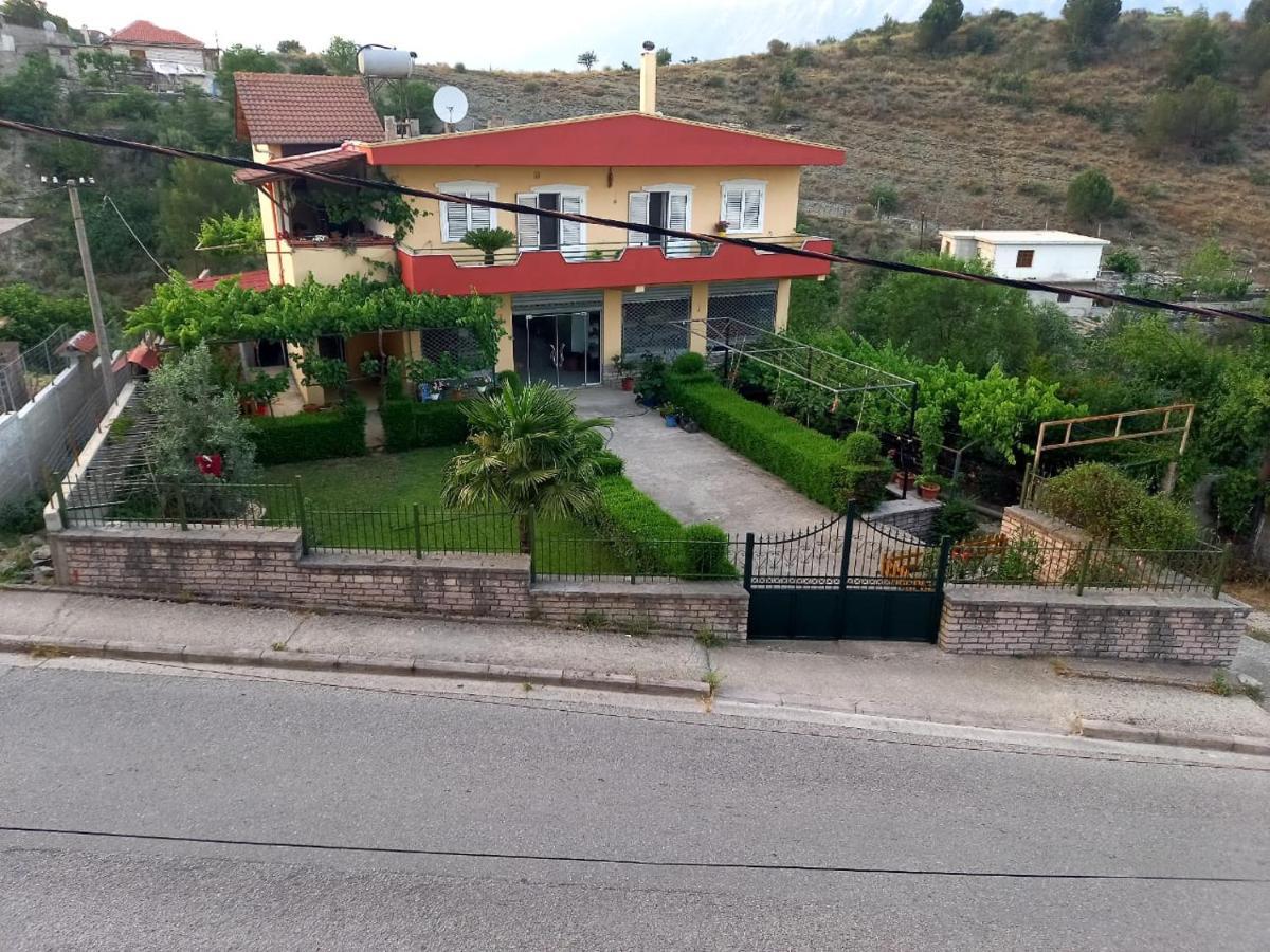 Manthoguesthouse Gjirokaster Exterior photo