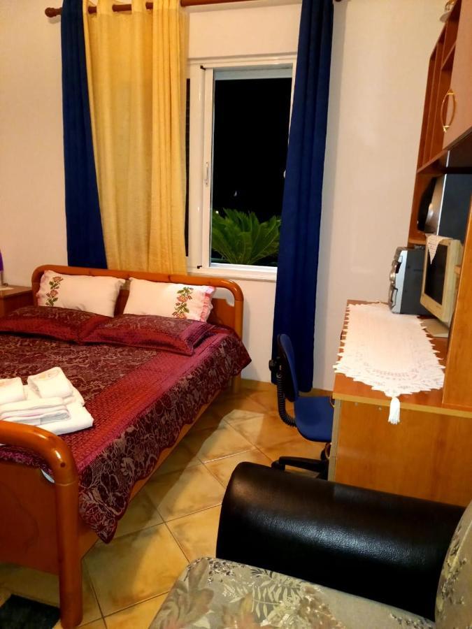 Manthoguesthouse Gjirokaster Exterior photo